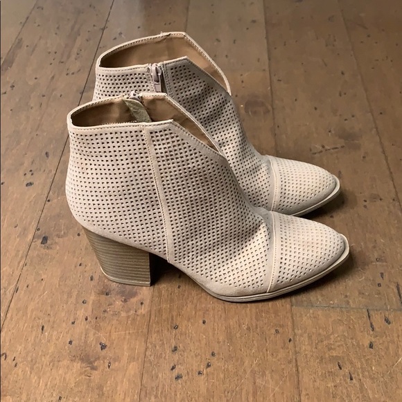 Vernacular taupe booties - Picture 3 of 5